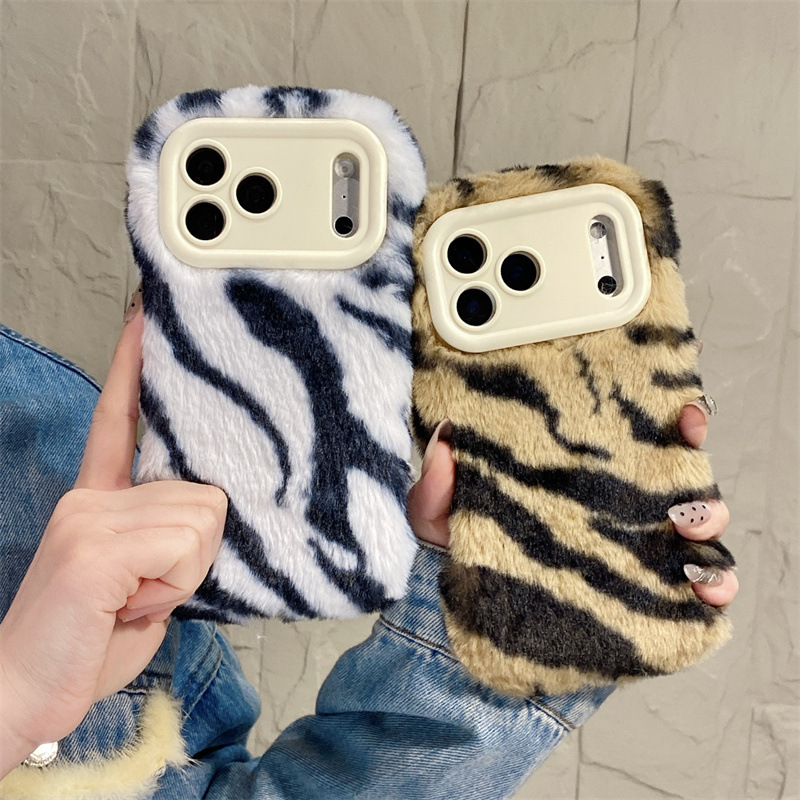 Apple Iphone 15 Pro Max - Lüks Zebra Desenli Tüylü Peluş Telefon